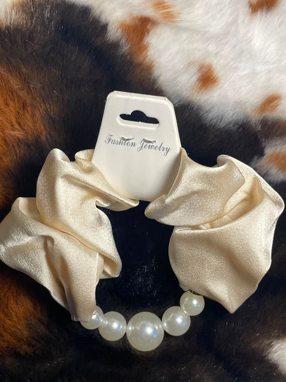 Premium Satin Silk Pearl Hair Scrunchies - Elegant Mixed Colors (1 piece) - Thumbnail 2