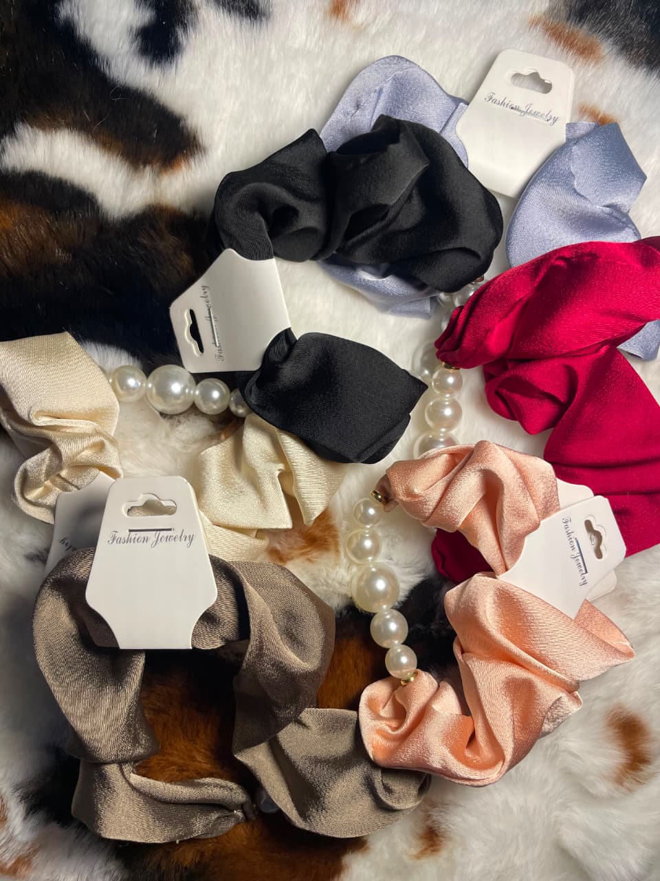 Premium Satin Silk Pearl Hair Scrunchies - Elegant Mixed Colors (1 piece) - Thumbnail 4