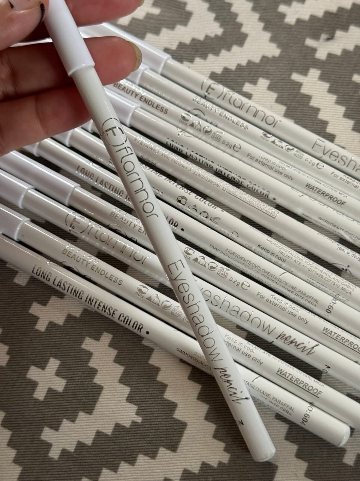 Flormar Waterproof Intense Color Eyeshadow & Eyeliner Pencil - Pure White - Thumbnail 2